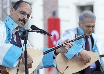 Sarayın Danışmanı İbrahim Kalın’a utanç verici cübbe: Gaspedilen İpek Üniversitesi’nden onursal doktora aldı