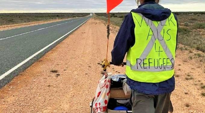 4 bin km yürüdü: Avustralyalı genç, mültecilerle ilgili farkındalık oluşturmak için 6 ay yol katetti