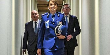 NSW Emniyet’i, bayan Polis Müdürü Karen Webb’e emanet: Teşkilatta 17 bin polis görev yapıyor