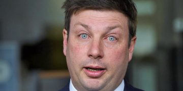 Korkunç bir hata yaptım, seçmenden özür dilerim: Alkollü araç kullanan Victoria Milletvekili siyaseti bıraktı