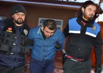 Uzman çavuş 42 kilo esrarla yakalandı