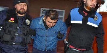 Uzman çavuş 42 kilo esrarla yakalandı