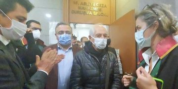 Sanatçı Genco Erkal, mahkemede: Erdoğan’ın diplomasını görmek istiyoruz, bunun nesi hakaret!