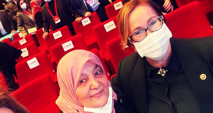 Erdoğan “ne işin var senin dolarla” diyor AKP’li milletvekili 1100 dolarlık kemerli pozunu paylaşıyor