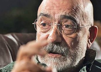 Cezaevindeki masumlara dikkat çeken Ahmet Altan: Her akşam ezanında hapishaneyi, hücrelerine kapatılan o insanları düşünüyorum