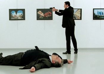 Karlov suikastını yazan ünlü Rus gazetesi: Hükumet suçu geleneksel olarak Gülen Hareketine attı