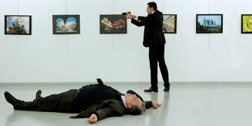 Karlov suikastını yazan ünlü Rus gazetesi: Hükumet suçu geleneksel olarak Gülen Hareketine attı