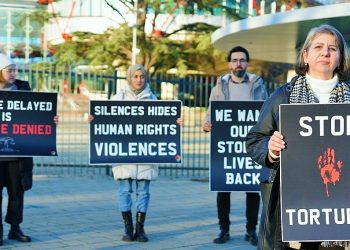 Koşulsuz Adalet Hareketi’nin 55. hafta nöbeti: Tutuklu emniyet müdürü Anadolu Atayün’ün eşi, AİHM’de yolsuzluk nöbeti tuttu