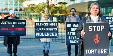 Koşulsuz Adalet Hareketi’nin 55. hafta nöbeti: Tutuklu emniyet müdürü Anadolu Atayün’ün eşi, AİHM’de yolsuzluk nöbeti tuttu