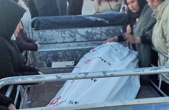 Garibe Gezer için cenaze aracı verilmedi: Cenaze kamyonet kasasında böyle taşındı