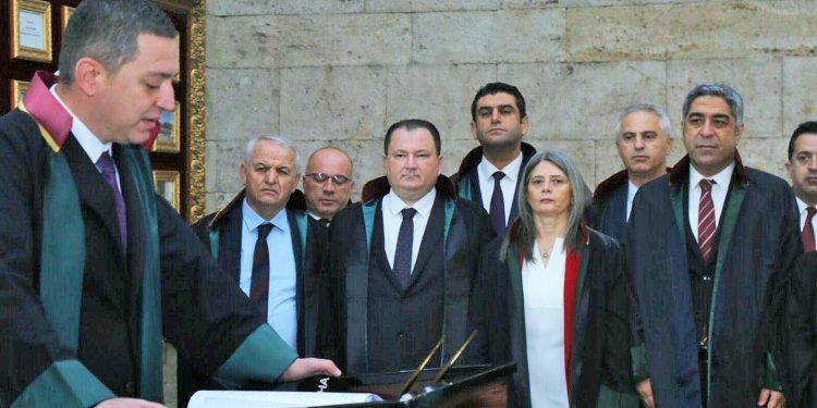 TBB’nin yeni başkanı Sağkan: Baro seçiminde ağır yengiye uğurayan Feyzioğlu, devir teslim törenine katılmadı