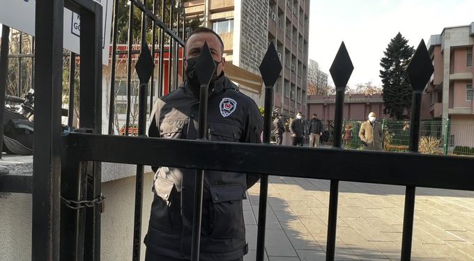 Kılıçdaroğlu’na Milli Eğitim Bakanlığı’nın kapıları da kapandı: Ziyaret öncesi zincirli kilit önlemi