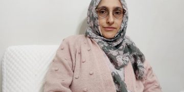 Öğretmen eşinin yatarı dolmasına rağmen hala rehin: Kanser hastası Leyla Kurt vefat etti