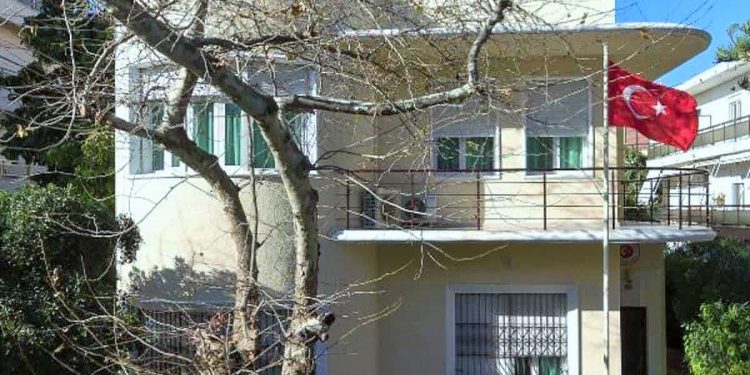 Rodos Başkonsolosluğu’nda görevli sekretere casusluk iddiasıyla 5 yıl hapis