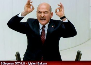 AKP’li Süleyman Soylu Meclis kürsüsüne çıktı: ‘Pudra şekeri’ pankartları açıldı