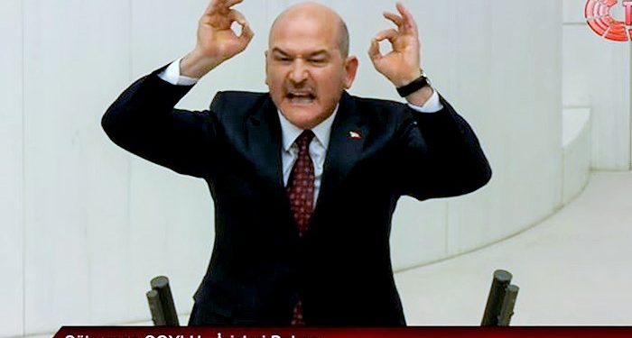 AKP’li Süleyman Soylu Meclis kürsüsüne çıktı: ‘Pudra şekeri’ pankartları açıldı