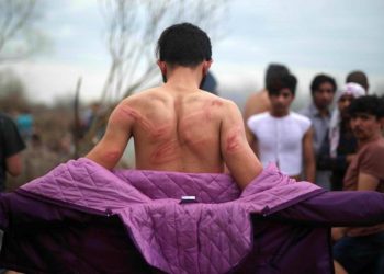 Yunanistan askerleri, AB için çalışan tercümanı dövdükten sonra Türk tarafına bıraktı