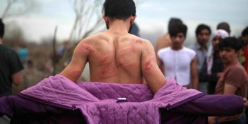 Yunanistan askerleri, AB için çalışan tercümanı dövdükten sonra Türk tarafına bıraktı