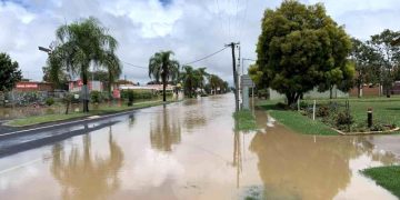 Queensland eyaletinde günlerdir etkisini sürdüren aşırı yağışlar sel felaketi getirdi: 2 ölü