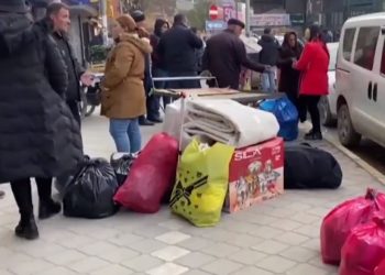 Liranın değer kaybıyla Bulgarlar batıda Azeriler doğuda alış verişe akın etti: Burada pulumuz yaxşıdır