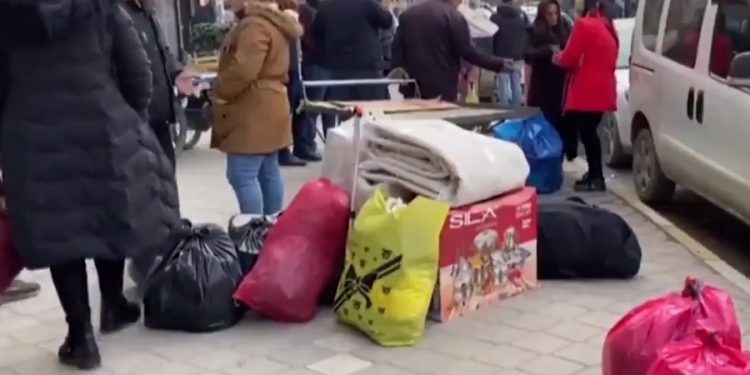 Liranın değer kaybıyla Bulgarlar batıda Azeriler doğuda alış verişe akın etti: Burada pulumuz yaxşıdır
