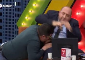 Azeriler, Muharrem Sarıkaya’nın gazeteciyi tokatlamasını skeç olarak canlandırıldı