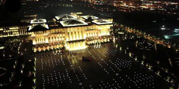 Israf Saray’ı ışıl ışıl:Doğalgaz ve elektriğe büyük zam