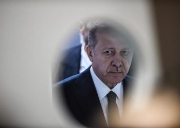 Kitlesel istifalar: Aydın’da aralarında Kadın Kolları Başkanı’ın da olduğu 827 kişi AKP’den  istifa etti
