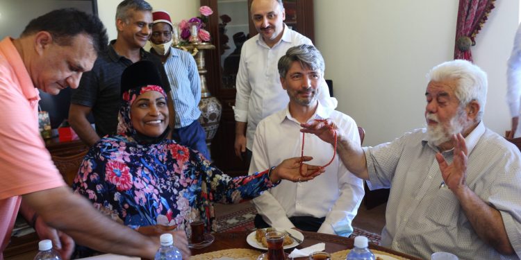 Nizamiye’ye Külliyesine hayran kalan boksör Muhammed Ali Clay’ın eşinden Hizmet gönüllülerine: Sizler benim yeni ailemsiniz