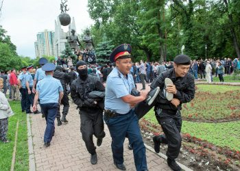 Kazakistan’da protesto düzenlenen bölgelerde OHAL ilan edildi