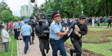 Kazakistan’da protesto düzenlenen bölgelerde OHAL ilan edildi