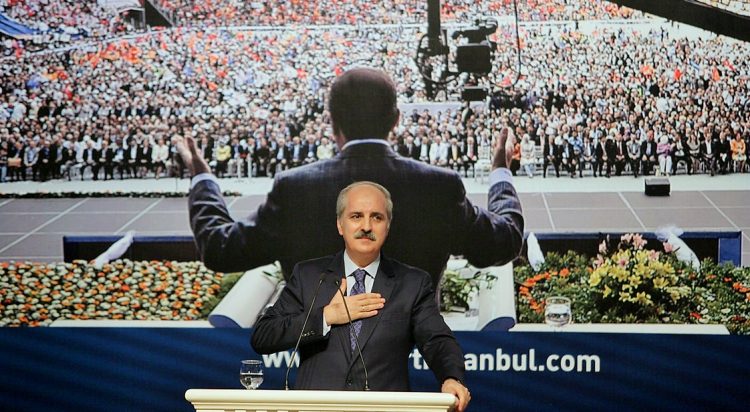 Ak Parti Genel Başkanı ve Başbakan Recep Tayyip Erdoğan ile Numan Kurtulmuş, AK Parti İstanbul İl Başkanlığı Danışma Meclisi Ve Katılım Toplantısına katıldı. Başbakan Erdoğan, Prof. Dr. Kurtulmuş ve Arkadaşlarına AK Partiye katılım töreni rozetini taktı.