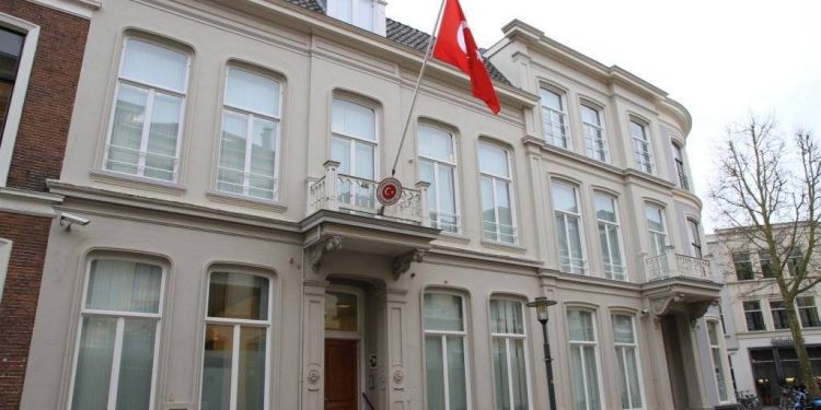 Erdoğan’ın ihale düzeni Almanya’da: Konsoloslukların vize işlemleri yandaş şirkete ihalesiz verildi