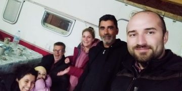 İltica süreci başladı: Pserimos adası sakinleri, mahsur kalan bebekli Kaplan ailesine sahip çıktı