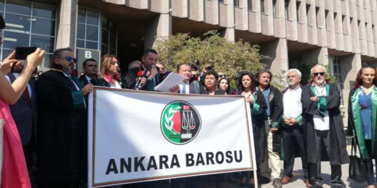 Ankara Barosu’nda istifa depremi: İşkence raporuna tepki gösteren Avukatlar, ‘Bu yükü taşıyamıyoruz’dedi.