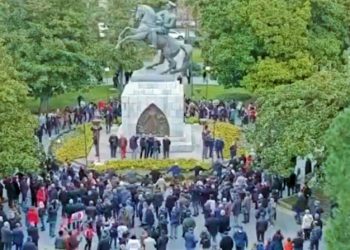 Samsun’daki Atatürk Anıtı’na saldırıya insan zincirli protesto