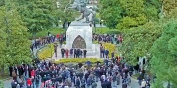 Samsun’daki Atatürk Anıtı’na saldırıya insan zincirli protesto