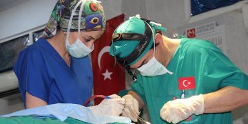 New York Times: Maaşları asgari ücret kadar, Türk doktorlar ülkeyi terk ediyor