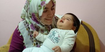 Sosyal Medya’daki tepkiler ses getirdi: İki aylık Beril, annesiyle hapisten çıktı