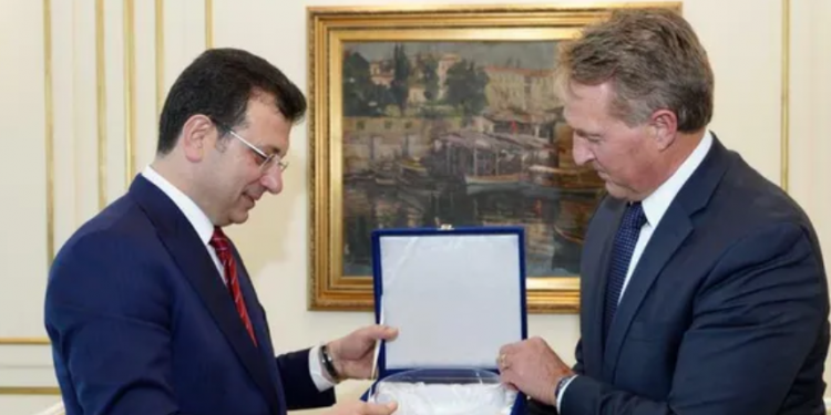 İngiltere Büyükelçi’sinden sonra ABD Büyükelçisi ile biraraya geldi: Flake, Ekrem İmamoğlu’na, Askıda Fatura’yı sordu