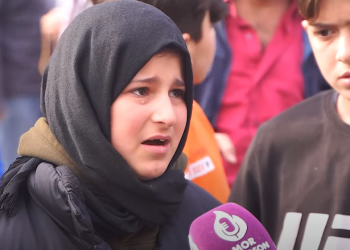 Mersin’de küçük kızın gözyaşlı feryadı yürekleri yaktı: Her şey çok pahalı olmuş, ekmek bile alamıyoruz