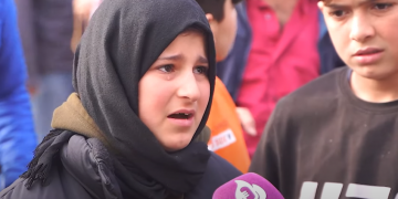 Mersin’de küçük kızın gözyaşlı feryadı yürekleri yaktı: Her şey çok pahalı olmuş, ekmek bile alamıyoruz