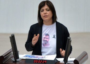 Kürt diline düşmanlık yapılıyor: Meral Danış, İstiklal’de polisin yasakladığı Kürtçe şarkıyı Meclis’te okudu