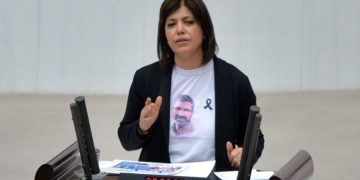 Kürt diline düşmanlık yapılıyor: Meral Danış, İstiklal’de polisin yasakladığı Kürtçe şarkıyı Meclis’te okudu