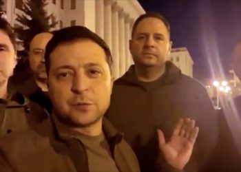 Ukrayna Devlet Başkanı Zelenskiy: Kiev’deyiz, ülkemizi savunuyoruz