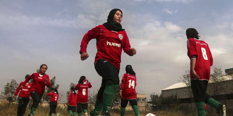 Eski futbolcu Foster’den destek: Taliban’dan kaçen Afganistanlı futbolcular, Avustralya yeşil sahalarında