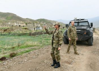 Rusya, Azerbaycan’ın Dağlık Karabağ’daki barış gücü bölgesine girdiğini söyledi, Bakü yalanladı