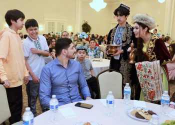 Washington DC’de sürpriz konuk: Enes Kanter’den Uygurlar’a Nevruz dopingi