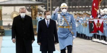 Erdoğan kıracağı elleri nasıl sıktı: Katil İsrail’den kardeşim İsrail’e