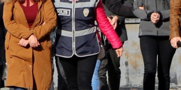 Diyarbakır’da kadınlara şafak operasyonu